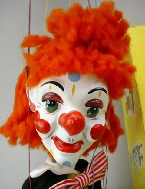 http://www.gasolinealleyantiques.com/images/Marionette%20Page/pelham-clown-box2.JPG